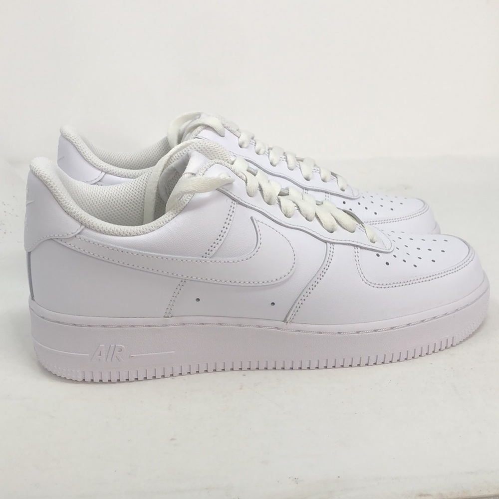 Nike Mens Air Force 1 07’ Low Triple White CW2288-111 Classic Sneakers -Size 8.5 - Picture 12 of 16